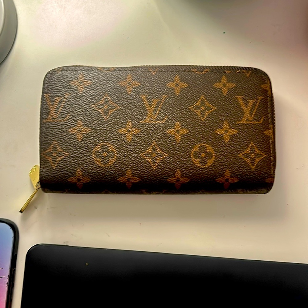 Louis Vuitton inauthentic 2- Zipper Large Wallet